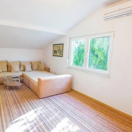 Narona بيت للعطل موستار