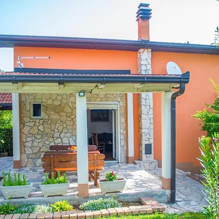 Nyaraló Narona